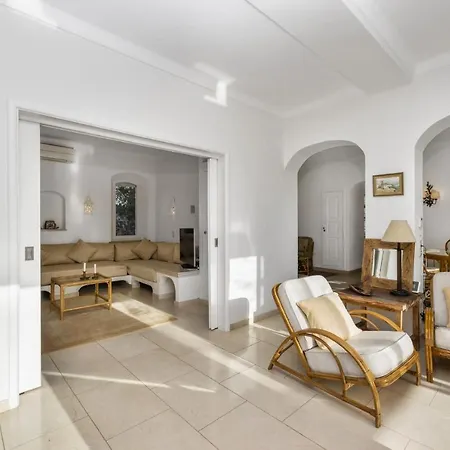 Casa Do Amendoal By *